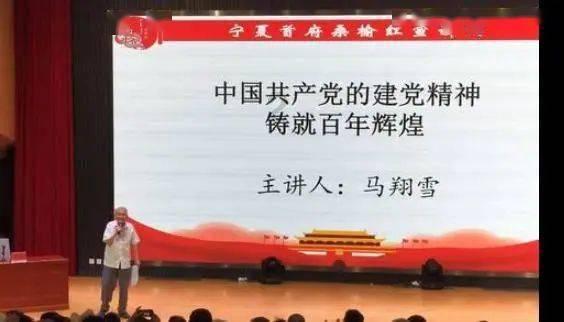 可爱啄木鸟逃脱