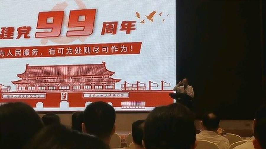 女主播李梓萌:专业与美丽,完美结合!三天连播《新闻联播》
